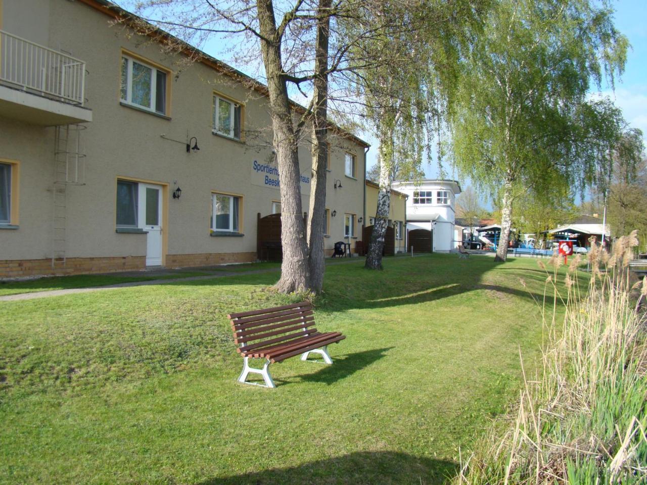 Hotel Boootshaus - Am Spreeufer Beeskow Esterno foto